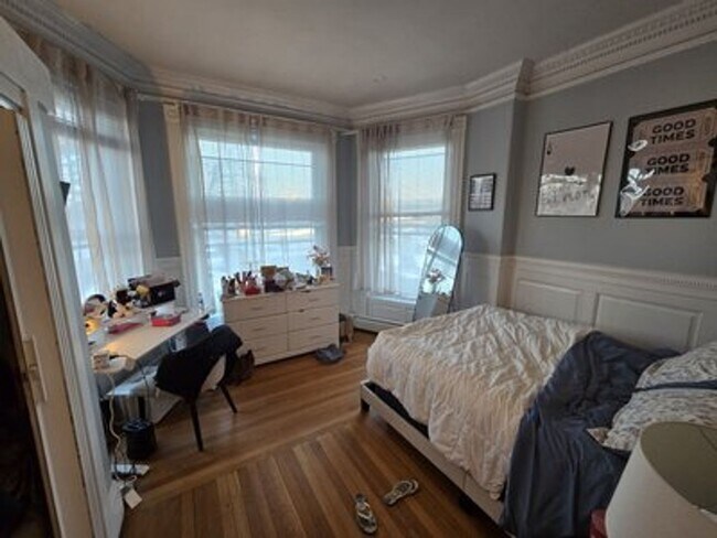 Foto del edificio - Kenmore Sq. - 4 Bed 2 Bath - 9/1