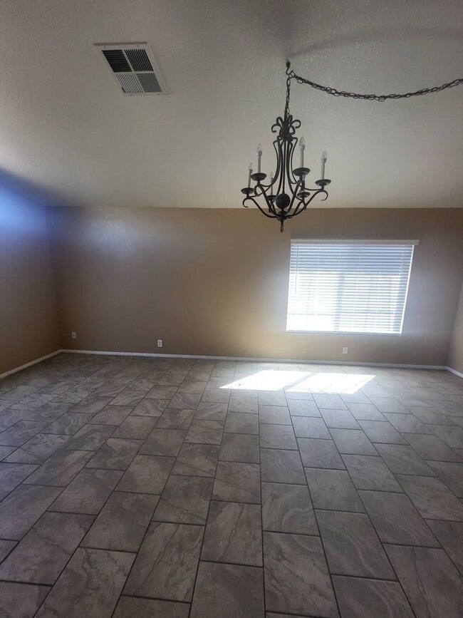 Building Photo - 21247 Chardonnay Dr