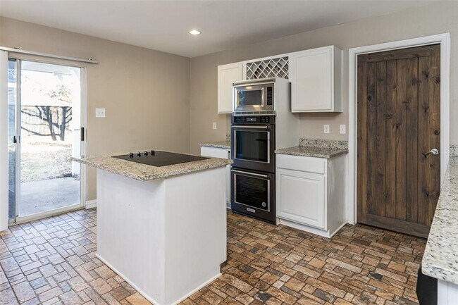 Building Photo - 2608 Terrace Dr