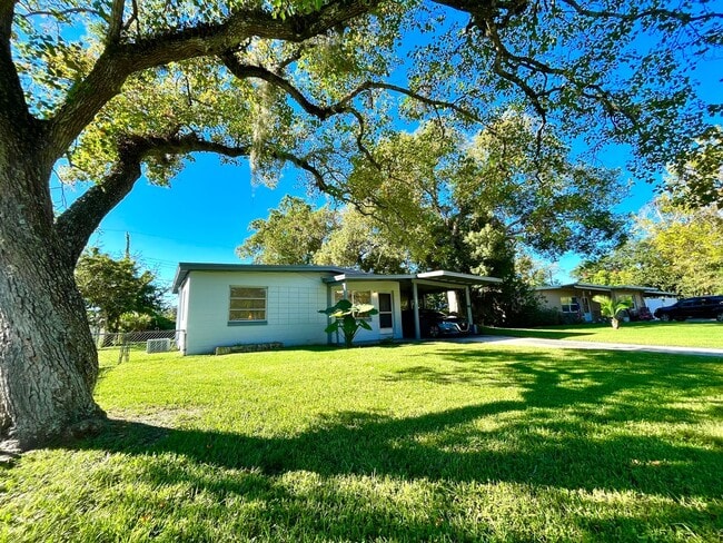 Building Photo - 107 Mayfair Cir