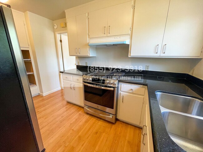 Foto del edificio - 798 Londonderry Dr