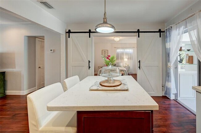 Foto del edificio - 1844 SE 7th St