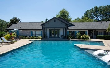 Primary Photo - The Lakes Apartments