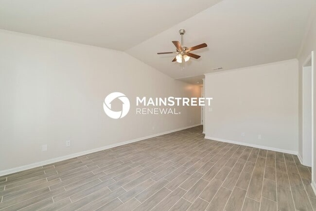 Building Photo - 3 Bedroom Pet-Friendly Home in KNOXVILLE, TN with Main Street Renewal