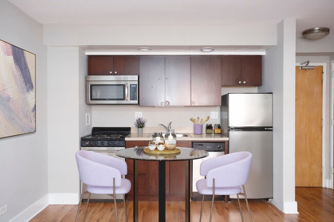 Building Photo - 1410 Chicago