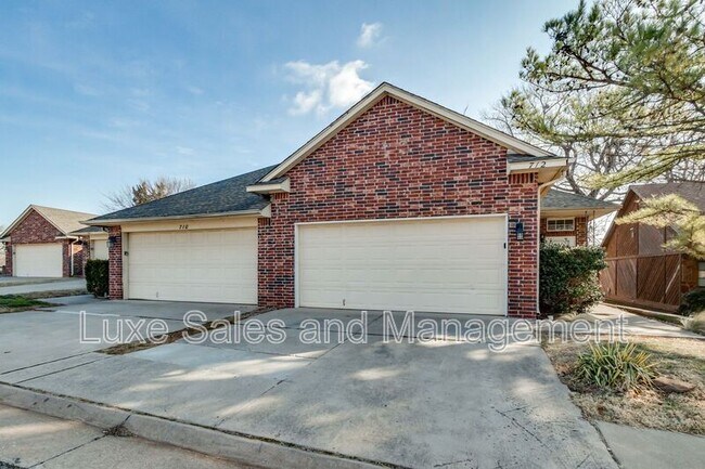 Foto del edificio - 712 Rockridge Cir