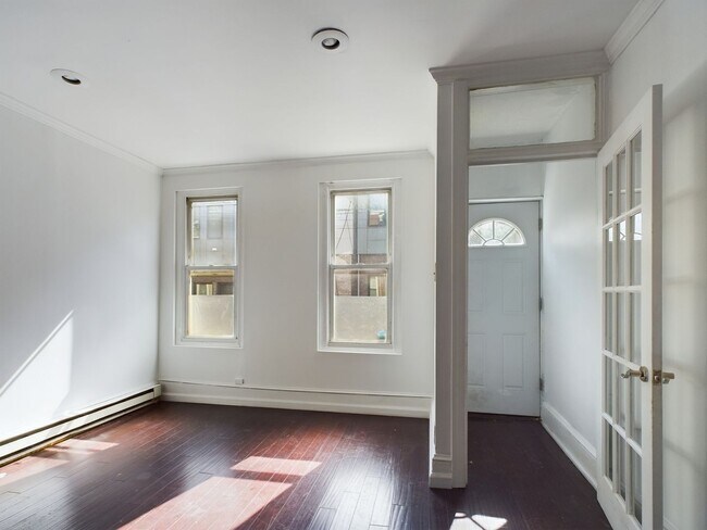 Foto del edificio - Point Breeze House Available Now!