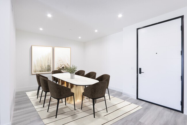 Foto del edificio - 11800 Courtleigh Dr