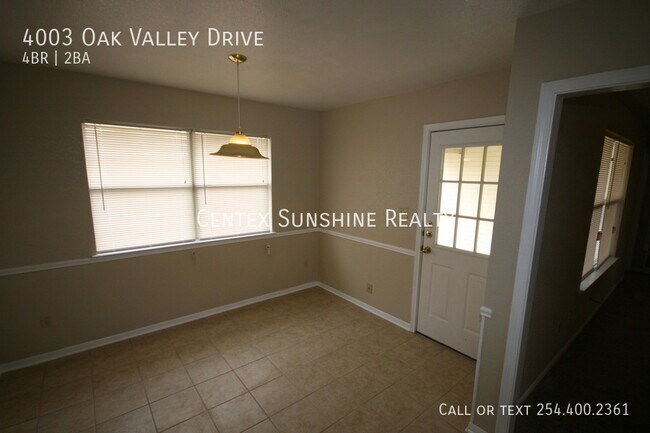 Foto del edificio - 4003 Oak Valley Dr