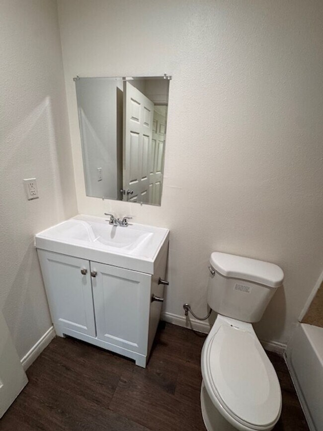 Foto del edificio - 8637 S Hoover St