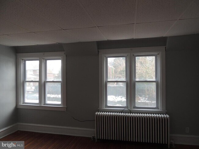 Building Photo - 213 W Baltimore Ave