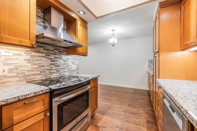 Sweet & Cozy 2/1 condo available in Mt. Park with covered parking, in-unit laundry, outdoor pool ... - Sweet & Cozy 2/1 condo available in Mt. Park with covered parking, in-unit laundry, outdoor pool ...