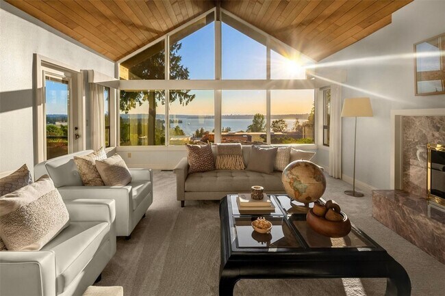 Building Photo - Kirkland View Home