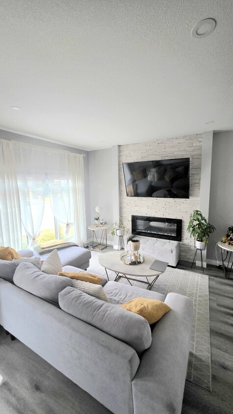 Primary Photo - 959 McFaull Mnr