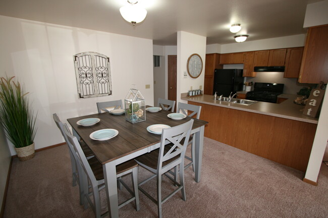 Comedor del apartamento de dos habitaciones - Meadow Springs Apartments