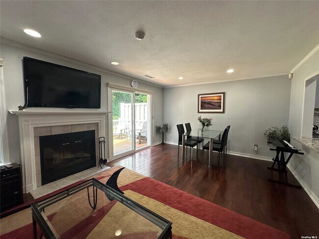 Building Photo - 802 Sara Cir