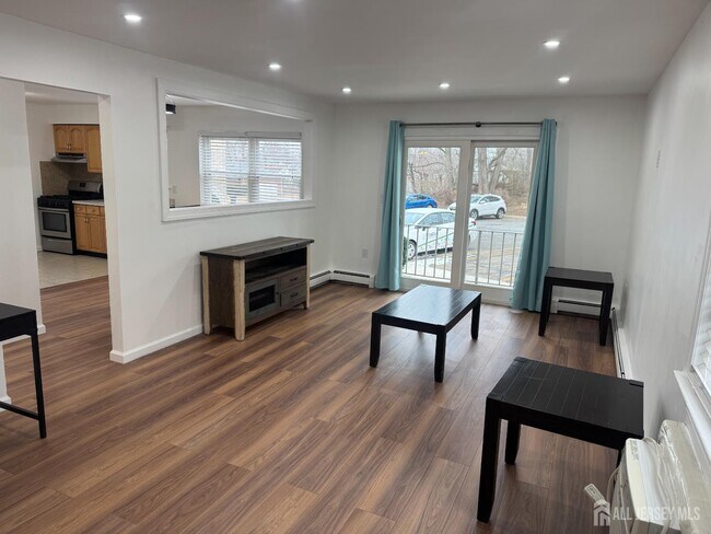 Foto del edificio - 400 Cranbury Rd