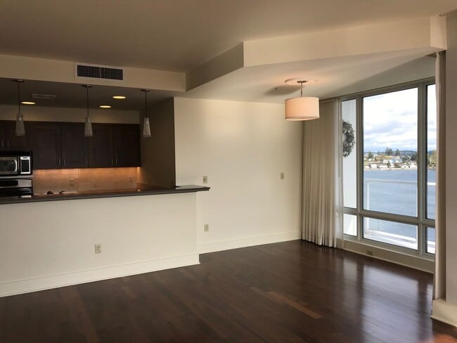 Building Photo - Perfect Sunset View Condo!!