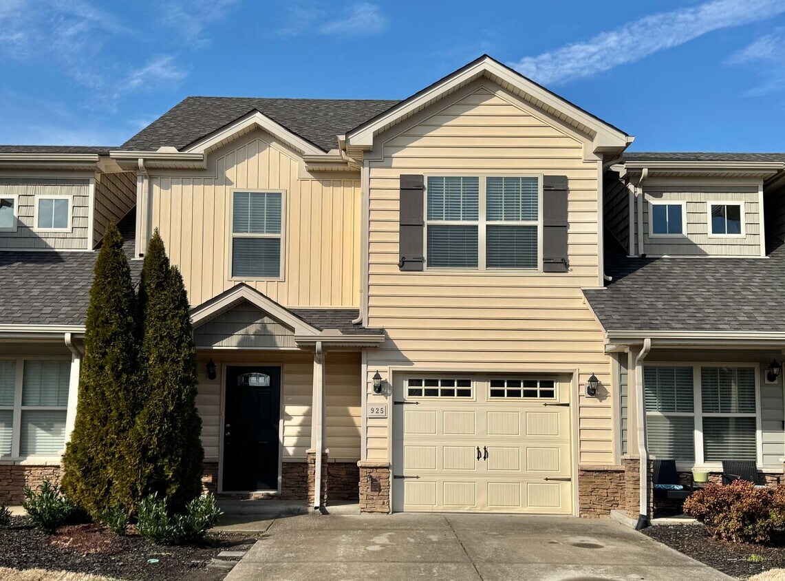 Primary Photo - 3 Bed, 2.5 Bath Home w/ 1 Car Garage