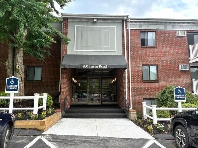Foto del edificio - 760 Farm Rd
