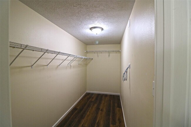 Foto del edificio - 4727 Ivy Meadow Ln