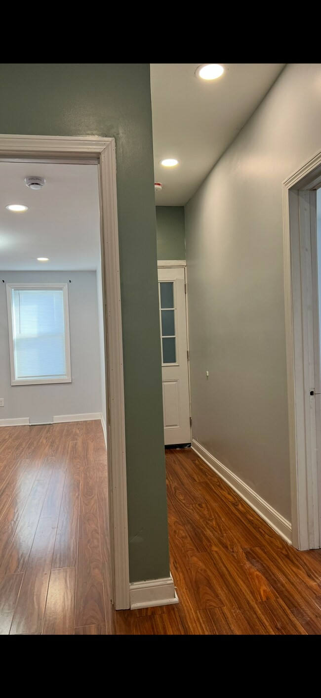 Building Photo - 167 Walnut St