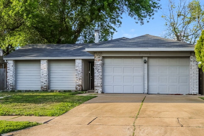 Building Photo - 15306 Evergreen Pl Dr