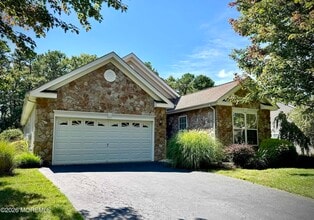 Building Photo - 105 Golf View Dr