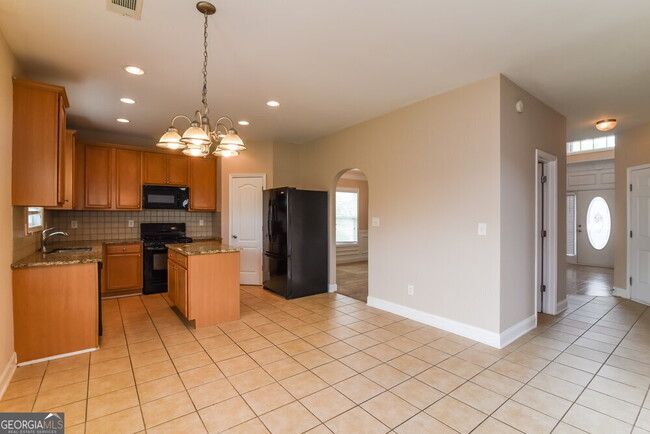 Building Photo - 917 Southfork Dr