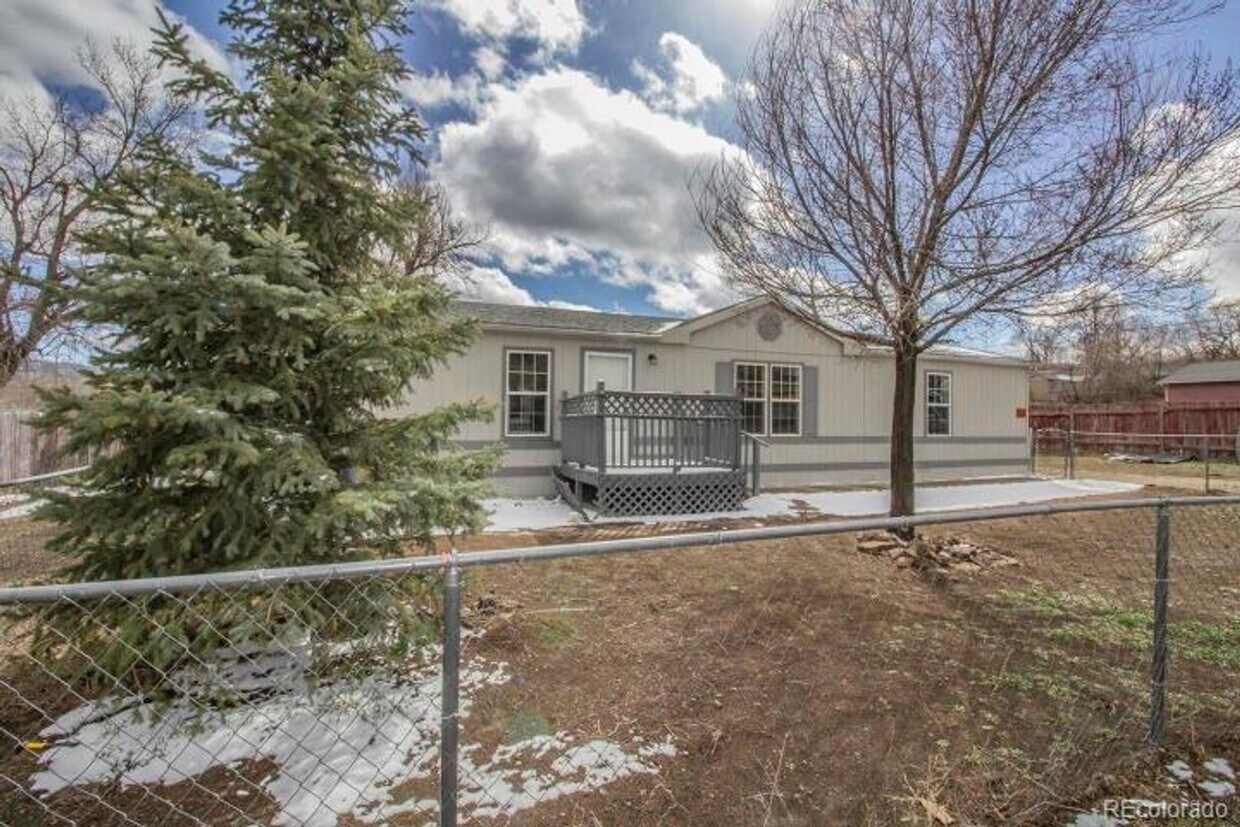 Primary Photo - 3 bedroom 2 bath home with 1539 square feet!