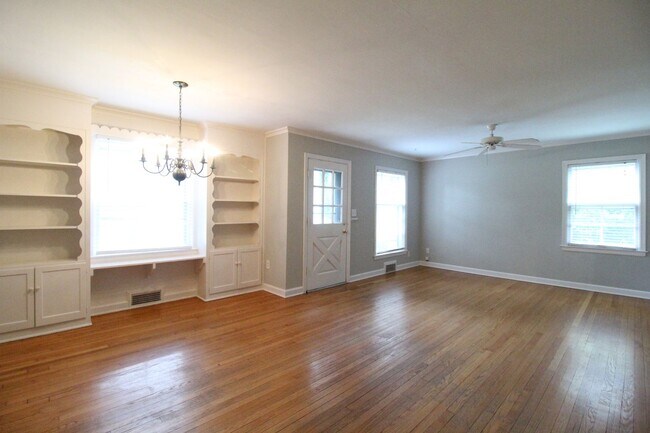 Building Photo - 2 Bedroom 1 Bath Home In Fairway