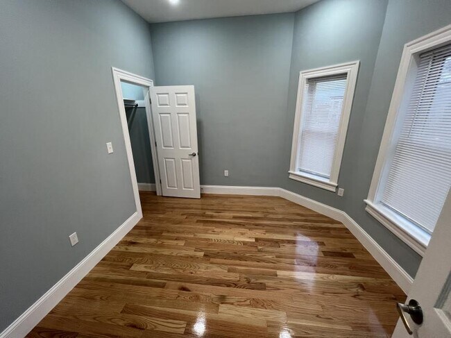 Foto del edificio - 4.0 bedroom in Somerville Massachusetts 02143
