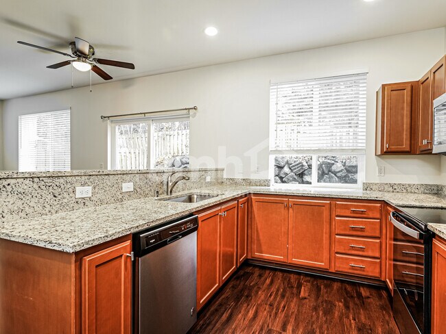 Foto del edificio - 748 Fenway Ln