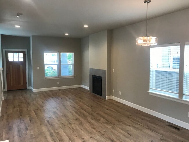 Building Photo - 271
