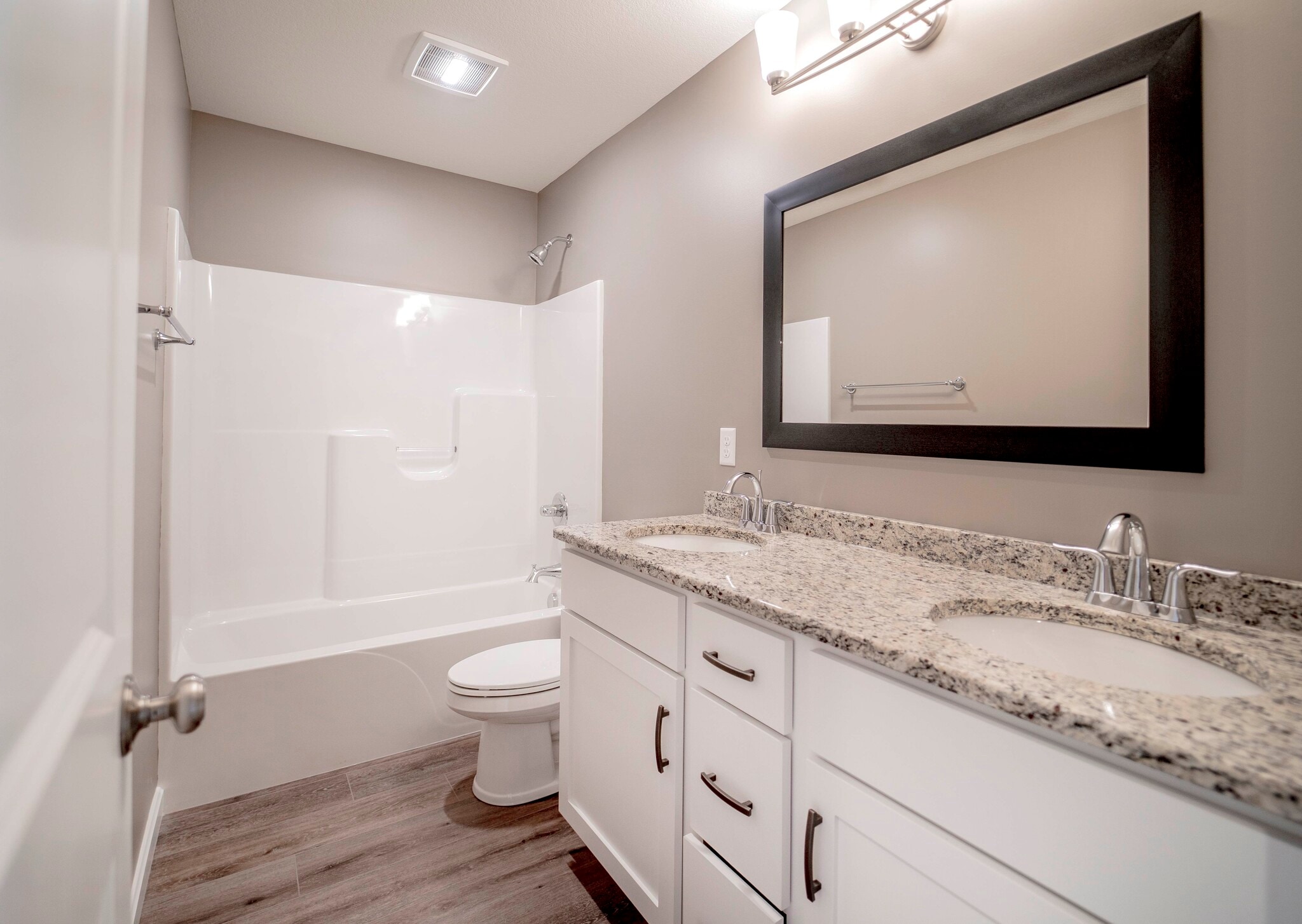 27 Town Square Blvd Columbiana, OH 44408 – photo 5