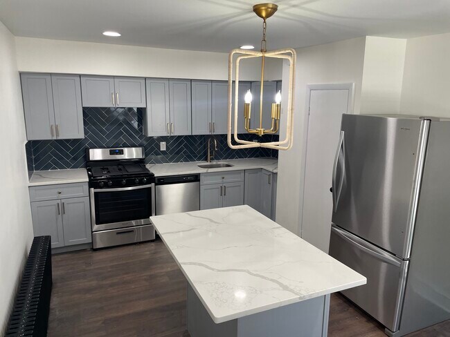 Building Photo - 234 Jane St