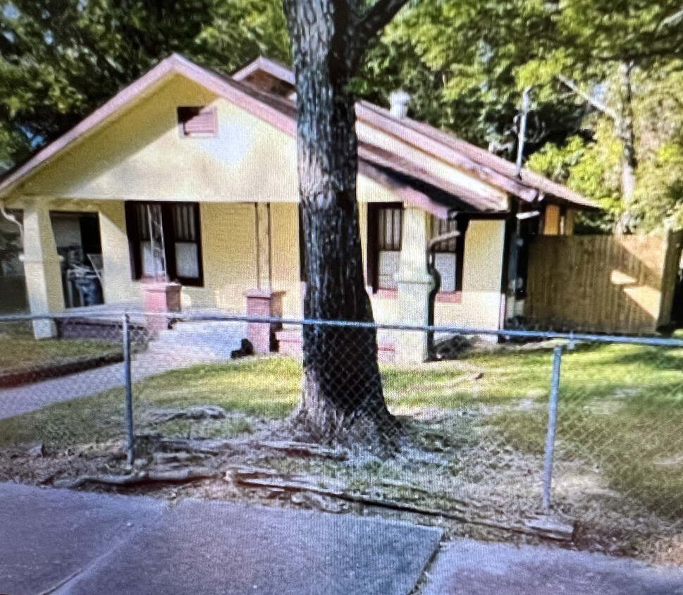 Primary Photo - 420 Bower St