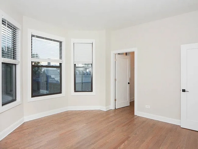 Foto del edificio - 3409 W Fullerton Ave