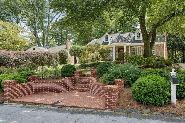 Foto del edificio - 1925 Colland Dr NW