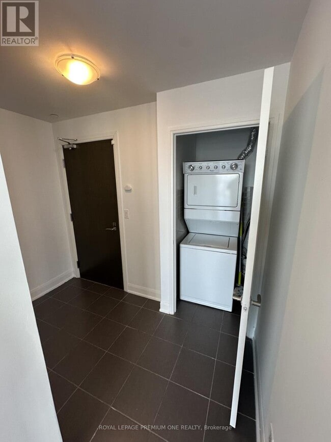 Building Photo - 2910 Hwy 7