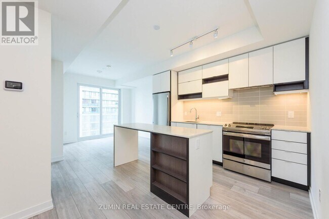 Photo du bâtiment - 4065-4065 Confederation Pkwy