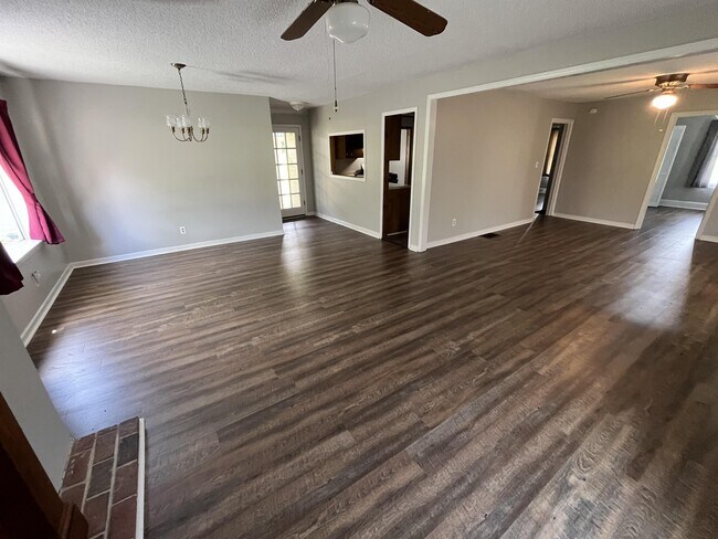 Building Photo - 909 Requa Rd