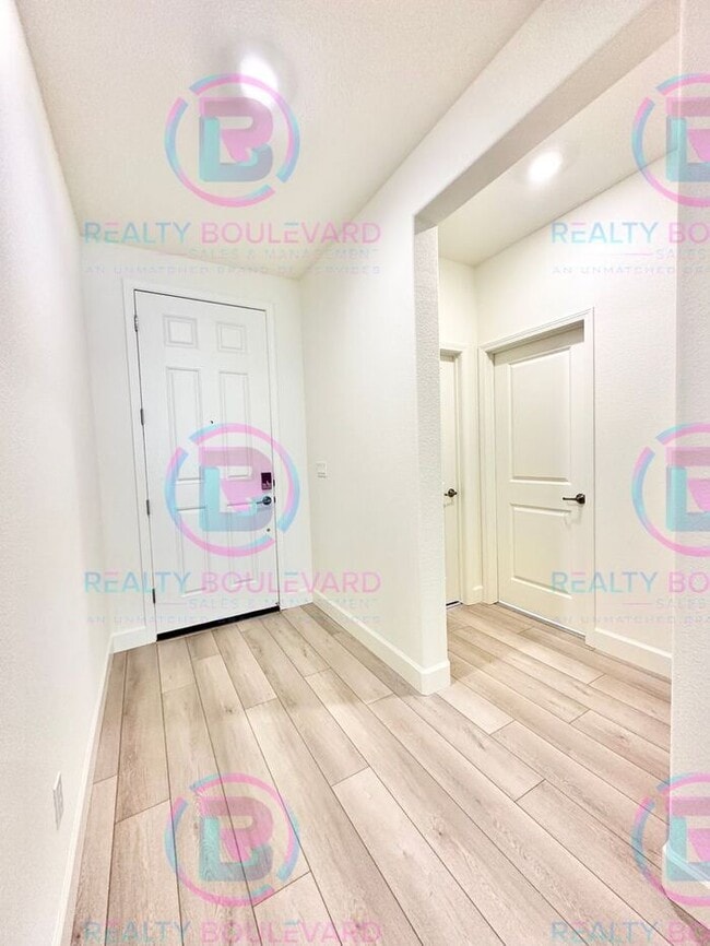 Building Photo - Modern Elegance in the Heart of Carson Cit...
