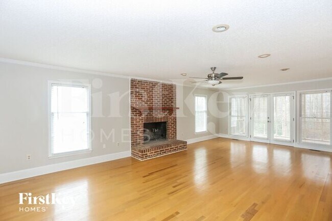 Foto del edificio - 7117 Frances Irene Dr