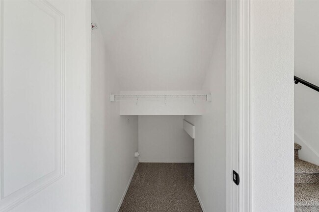 Foto del edificio - Spacious Puyallup Townhouse | 3-Bed Home with Main-Floor Primary Suite & Stainless Steel Appliances!