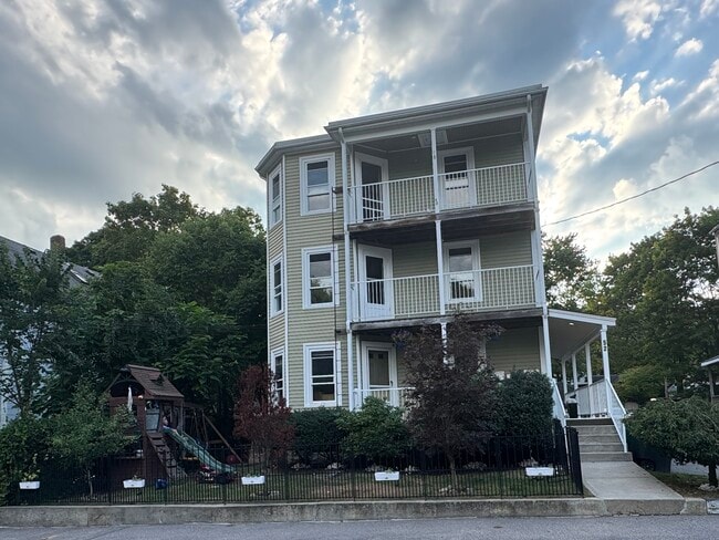 Building Photo - 52 Avery St