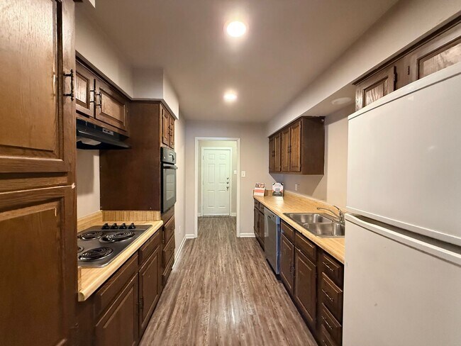 Building Photo - 1413-1415 Blackwell Drive