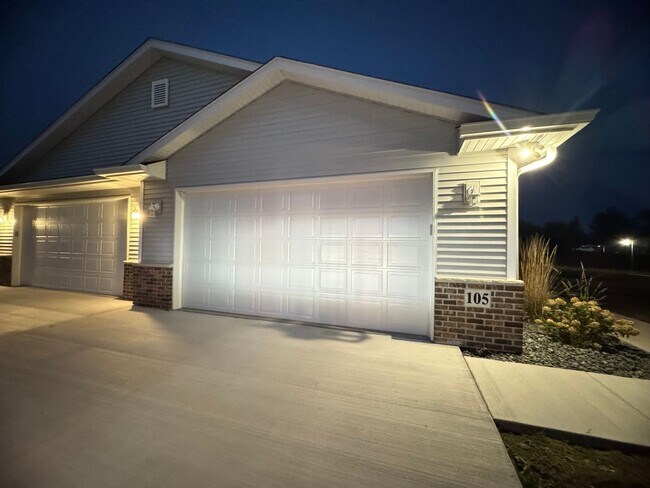 Foto del edificio - 2 Bedroom 2 bath Townhome in East Moline