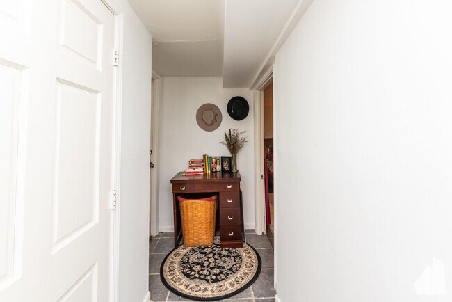 Foto del edificio - 2005 W Race Ave