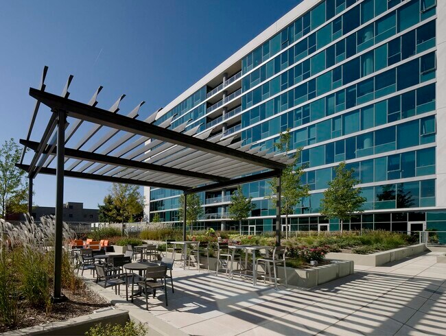 Foto del edificio - 3744 N Halsted St